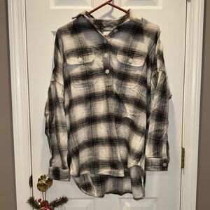 American Eagle Outfitters Black and White Plaid Shirt